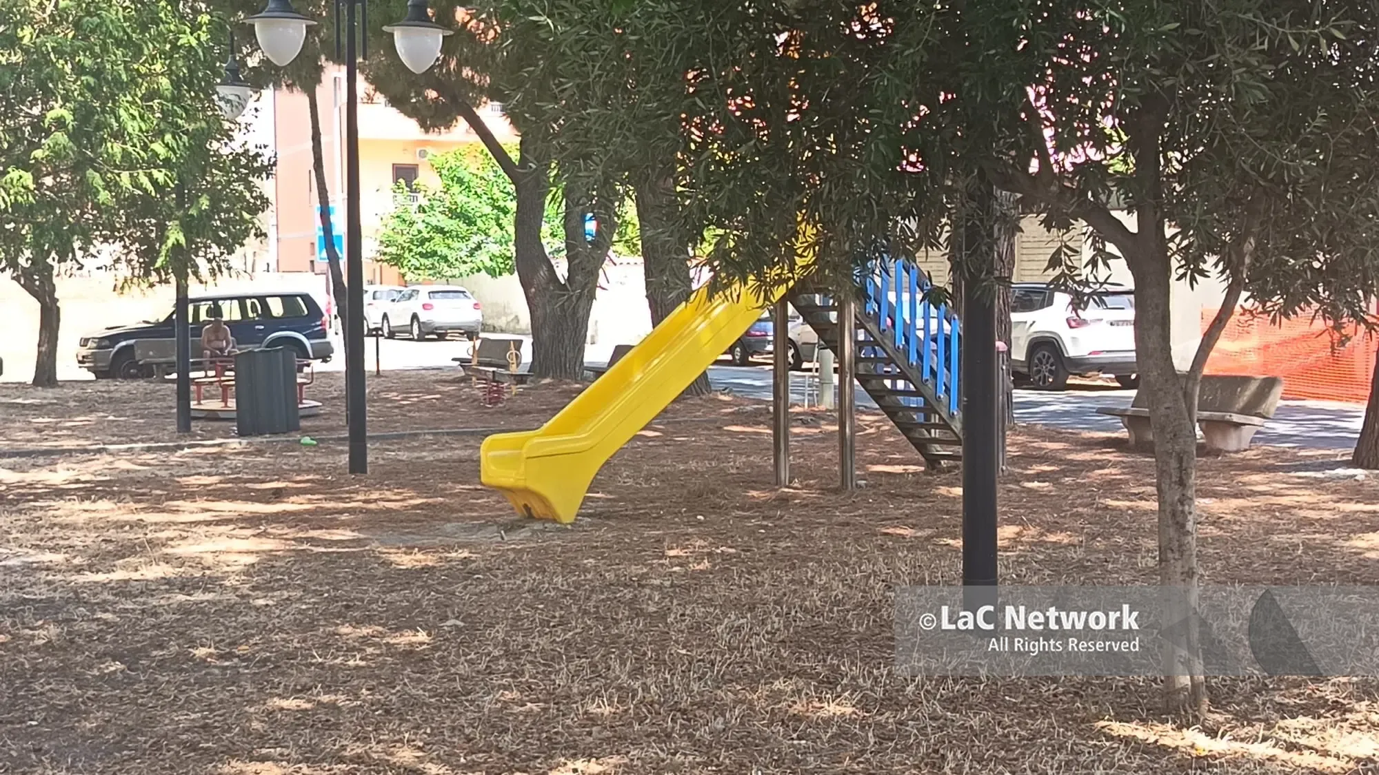 Vibo Marina, il parco giochi del Pennello nell'abbandono: i residenti chiedono la riqualificazione\n