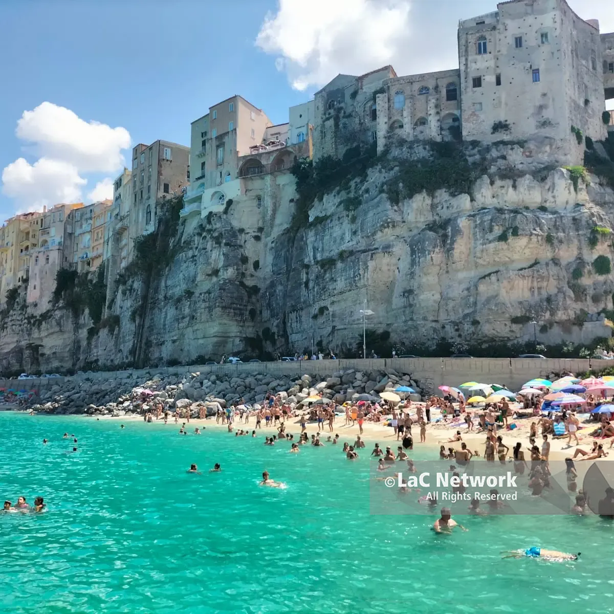 Navetta del mare, a Drapia torna il collegamento gratuito con Tropea: ecco fermate e orari del servizio\n