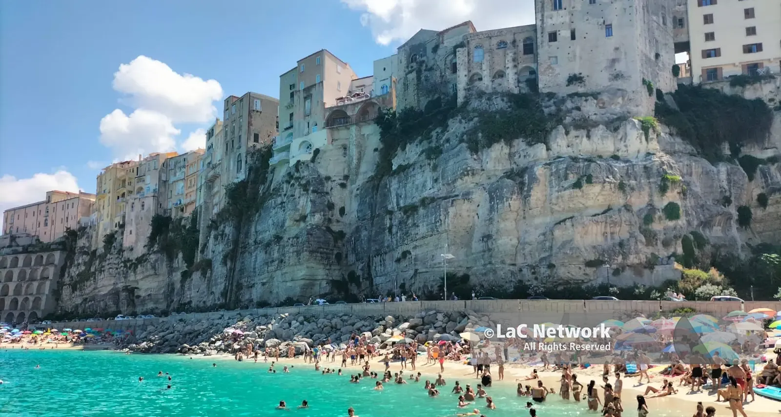 Navetta del mare, a Drapia torna il collegamento gratuito con Tropea: ecco fermate e orari del servizio\n