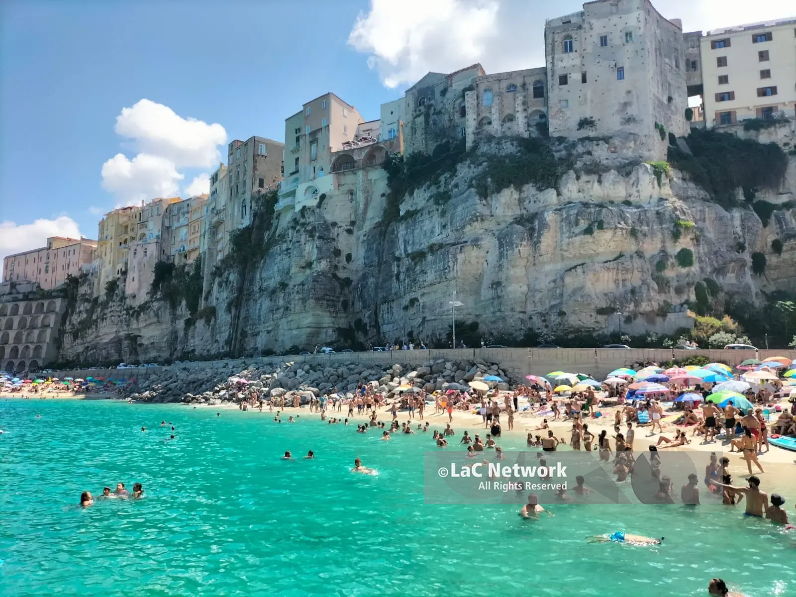 Navetta del mare, a Drapia torna il collegamento gratuito con Tropea: ecco fermate e orari del servizio\n