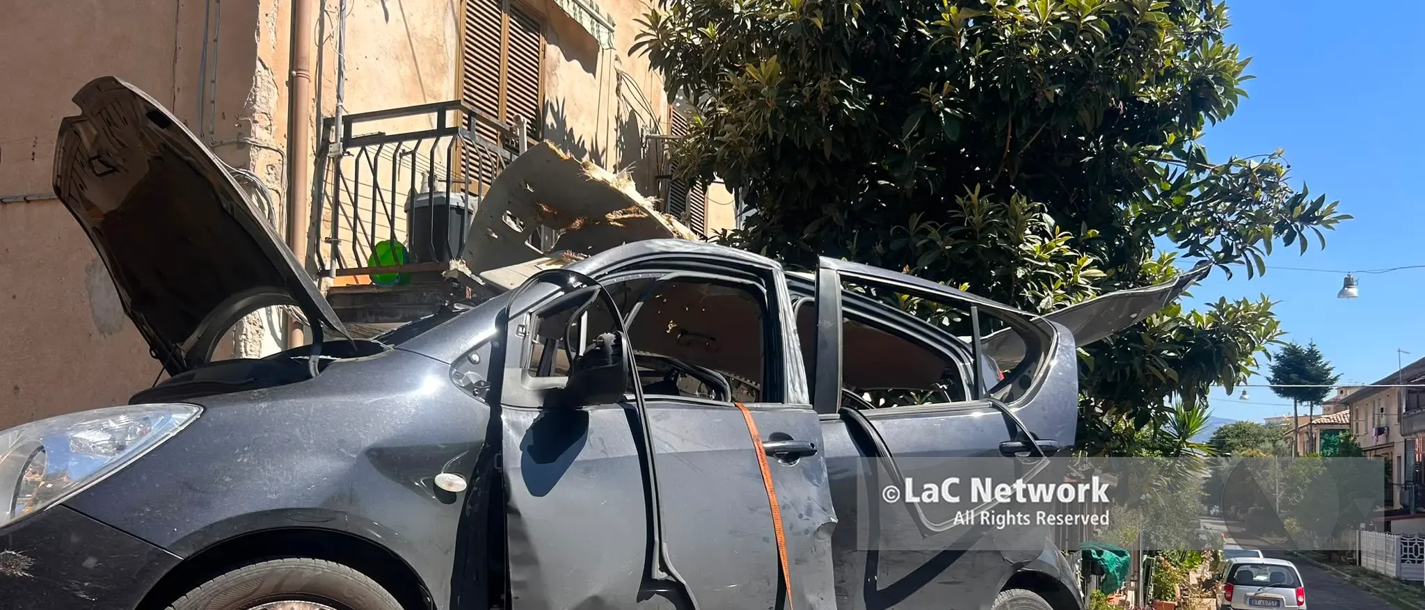 Cosenza, esplode un’auto in centro città. Indagine in corso, non si esclude pista passionale\n