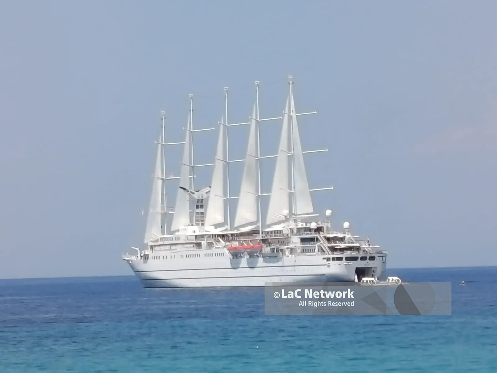 Il veliero da crociera più grande al mondo torna a incantare Vibo Marina: i passeggeri della Wind Surf alla scoperta del territorio\n