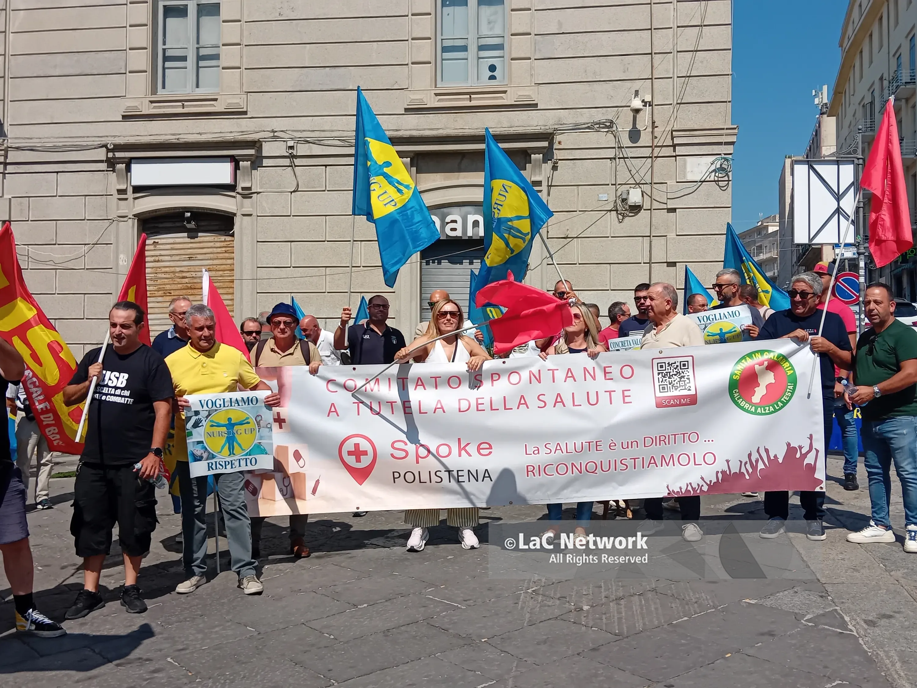 Esplode la protesta del 118: «Tempi di intervento sempre più lunghi, rischiamo anche il linciaggio. Siamo allo stremo»
