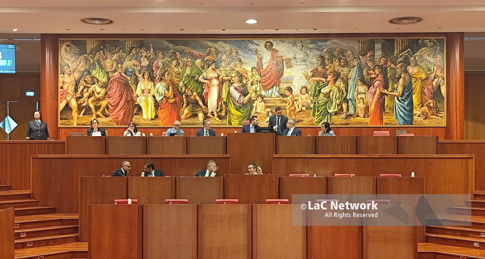Consiglio regionale, è scontro sul lavoro in Calabria e Scutellà pizzica\u00A0Brutto: «È una piccola Meloni»\n