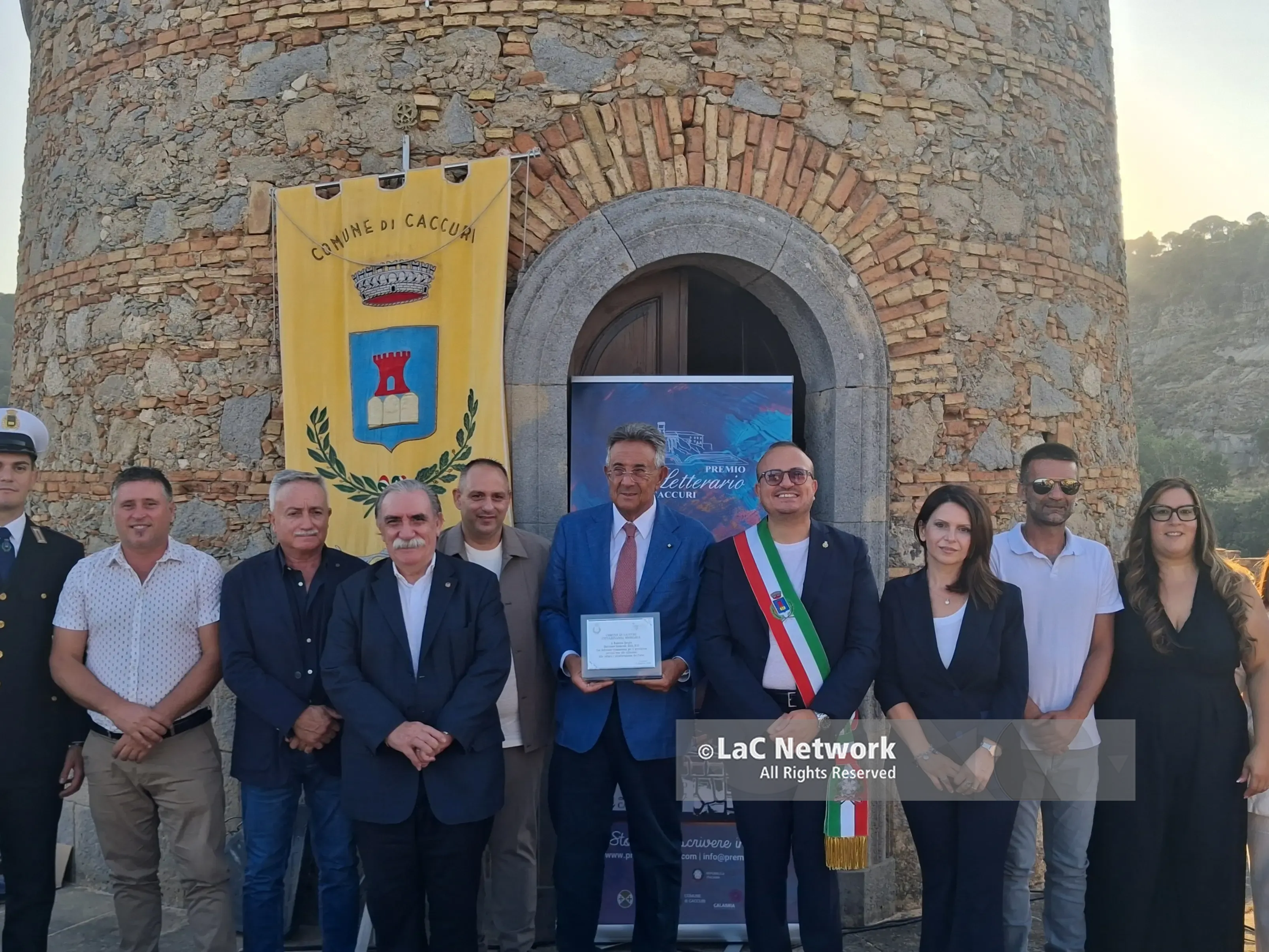 Caccuri, conferita al direttore generale della Rai Roberto Sergio la cittadinanza onoraria: «Da oggi questa è anche casa mia»