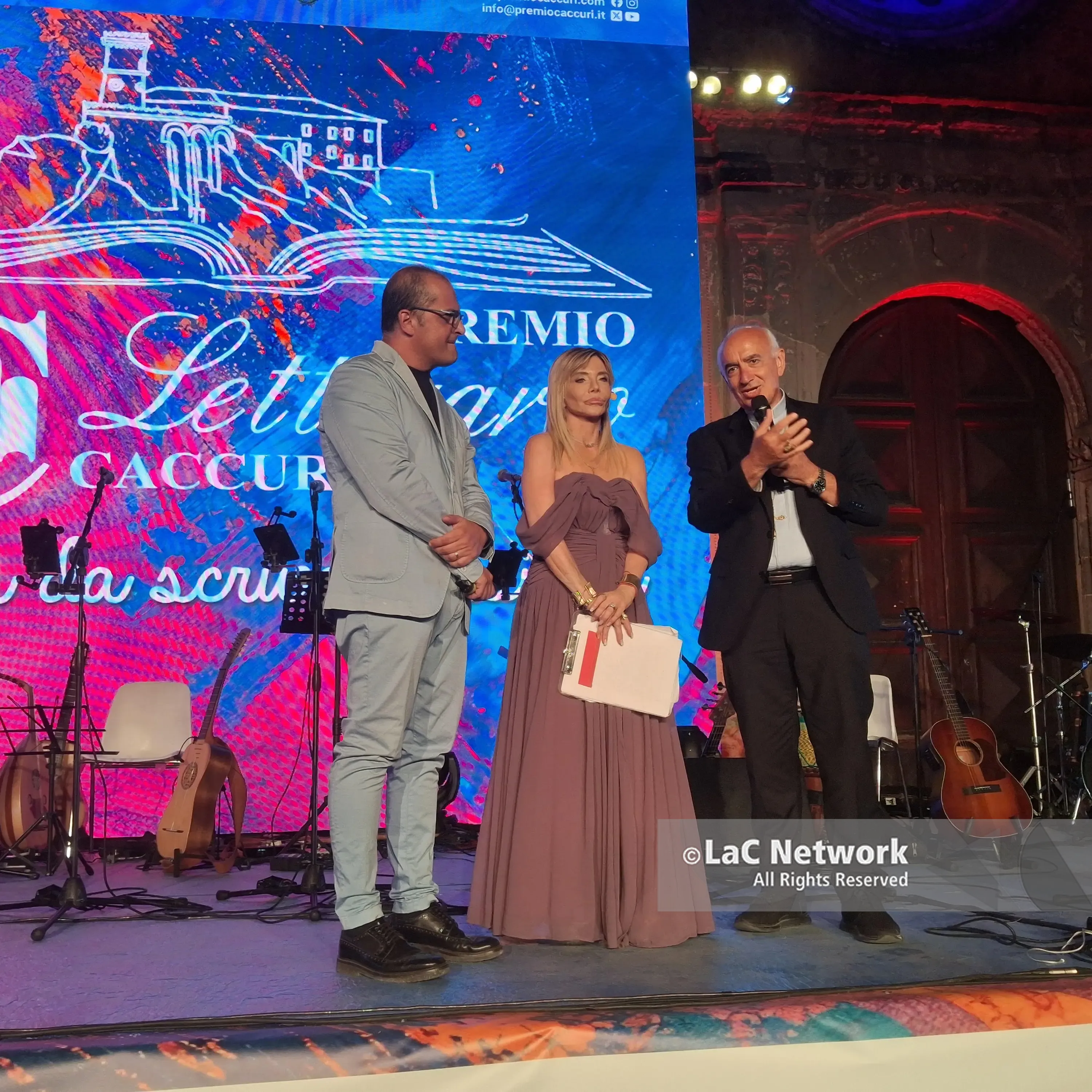 <p>Caccuri, cultura e spettacolo protagonisti della XV edizione del Premio Letterario</p>