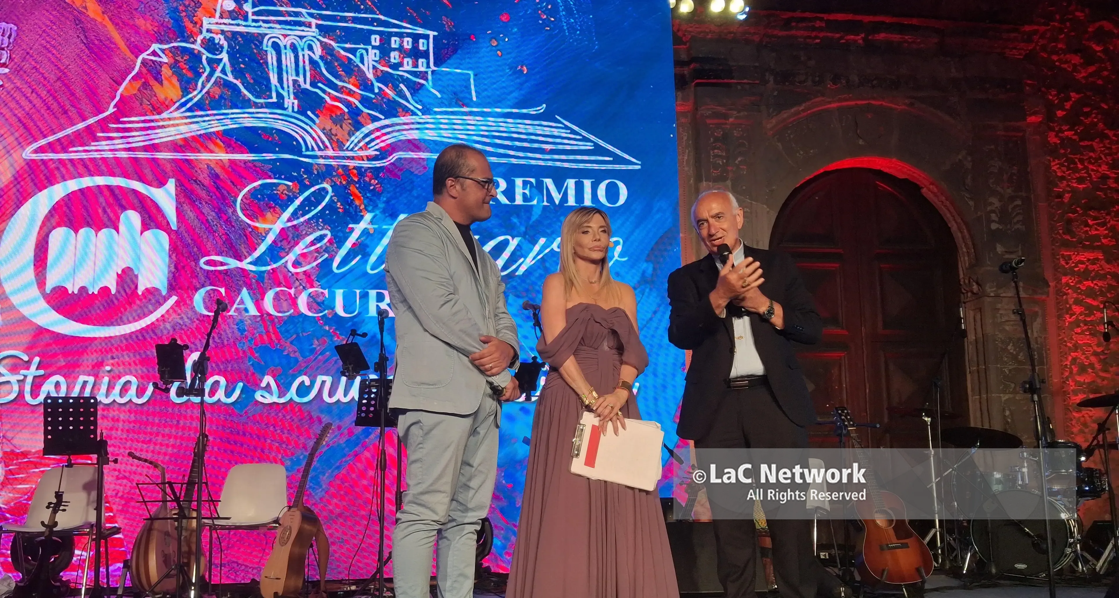 Caccuri, cultura e spettacolo protagonisti della XV edizione del Premio Letterario\n
