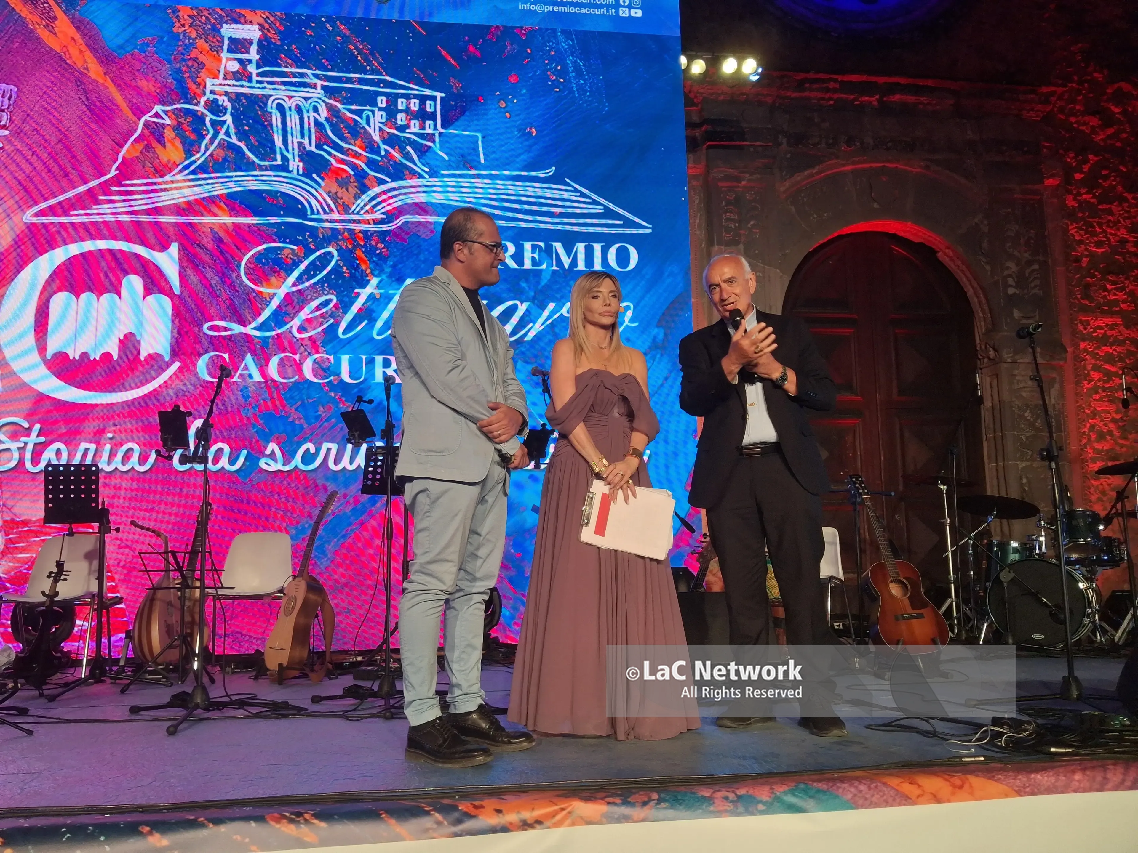 Caccuri, cultura e spettacolo protagonisti della XV edizione del Premio Letterario\n