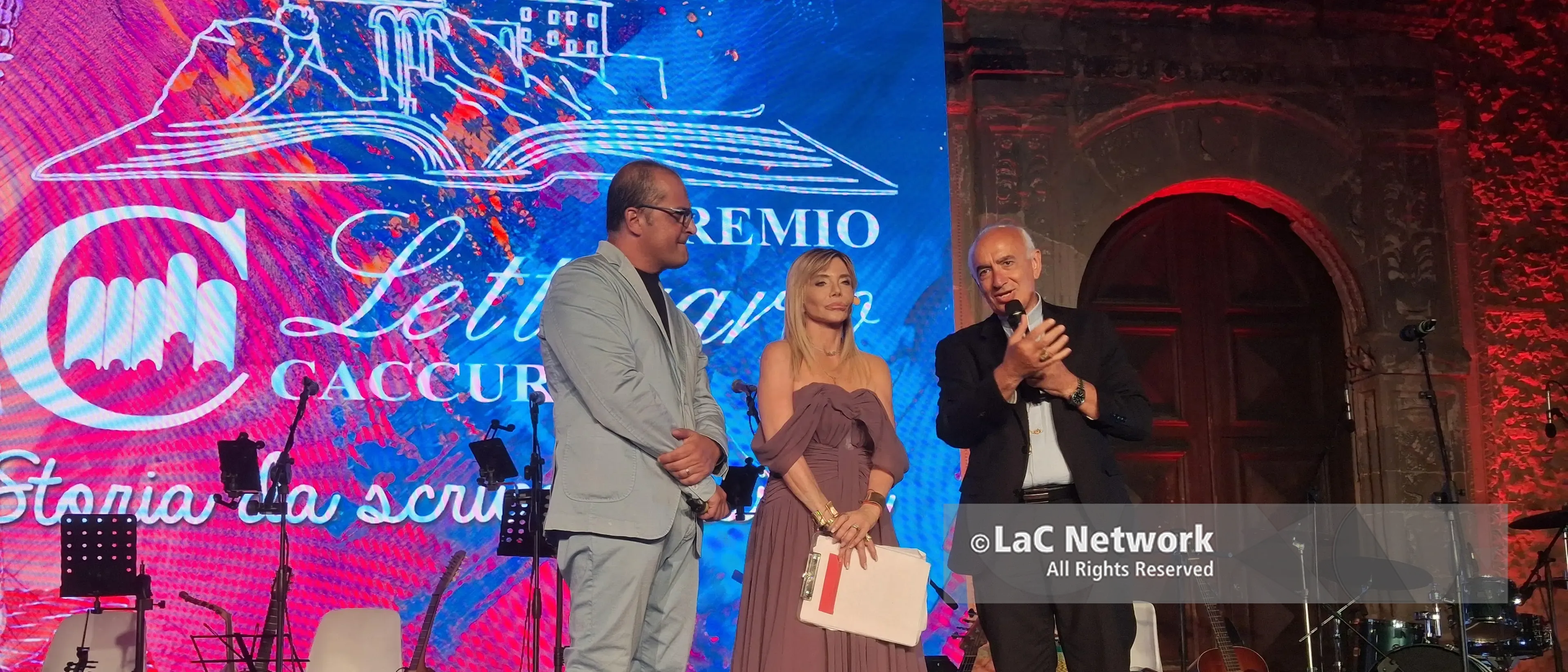 Caccuri, cultura e spettacolo protagonisti della XV edizione del Premio Letterario\n