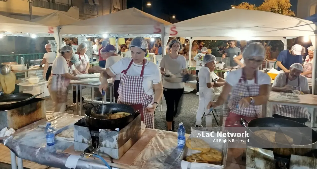 Sua maestà la Pizza fritta: a Vibo Marina tre quintali d’impasto per la sagra che sostiene la festa patronale\n