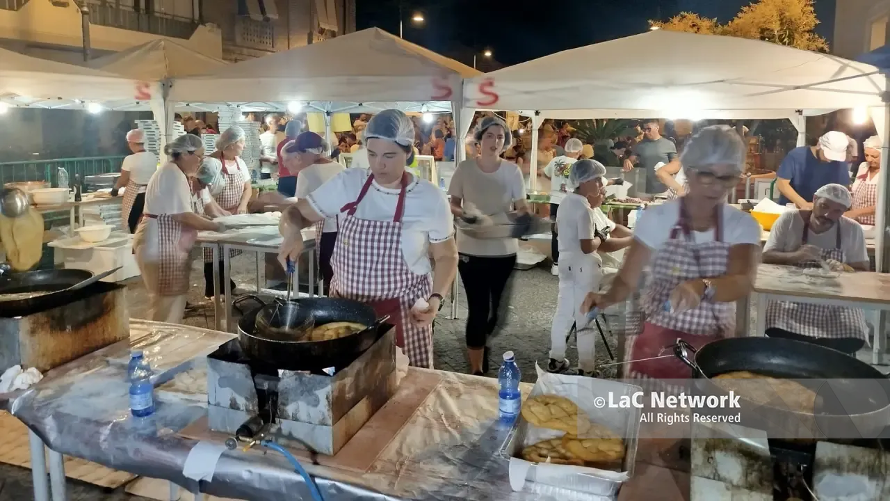 Sua maestà la Pizza fritta: a Vibo Marina tre quintali d’impasto per la sagra che sostiene la festa patronale\n
