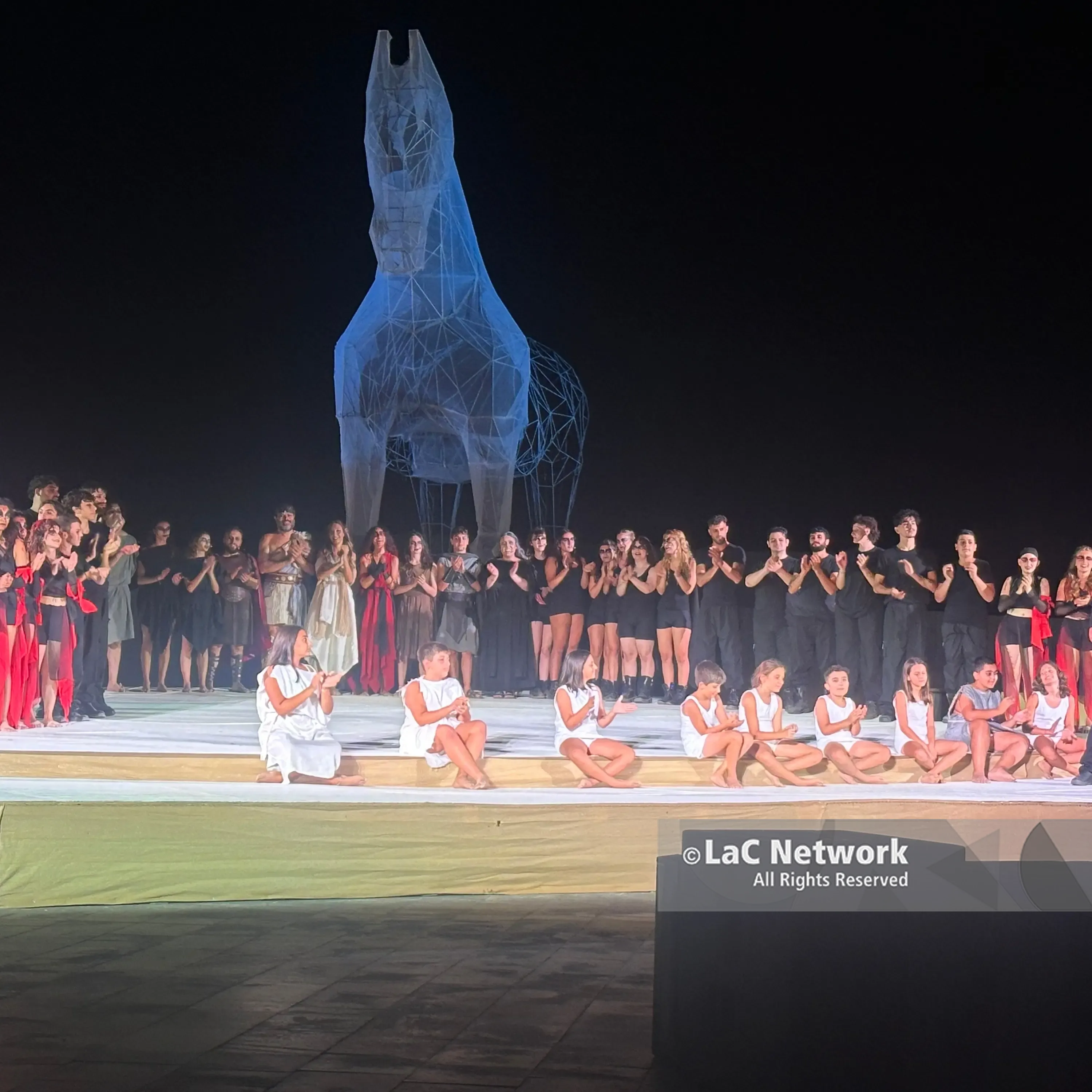 Dopo il trionfo a Soverato per “Le Troiane” di Spazio Scenico, non si spegne l'eco di un successo senza precedenti