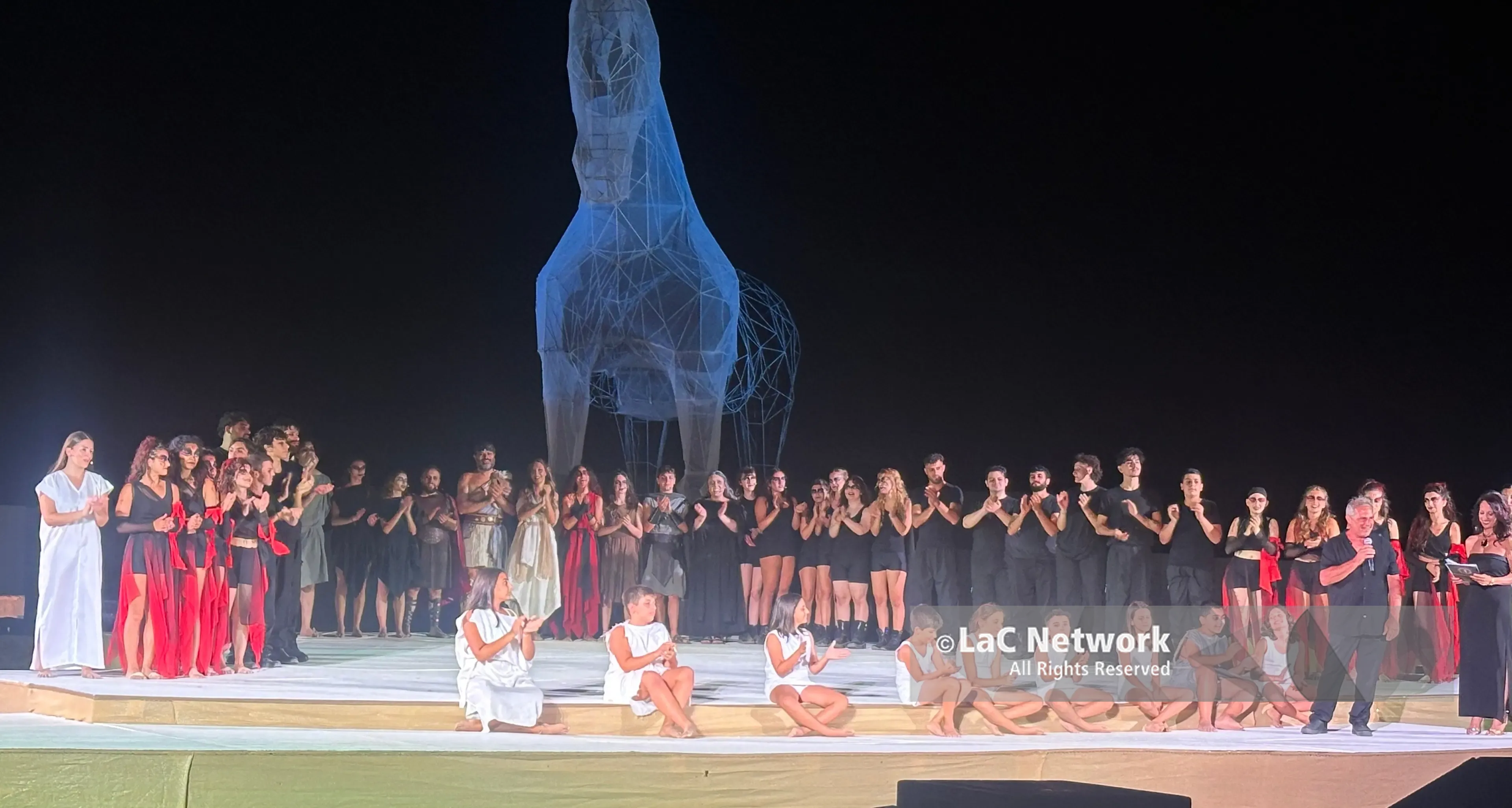 Dopo il trionfo a Soverato per “Le Troiane” di Spazio Scenico, non si spegne l'eco di un successo senza precedenti