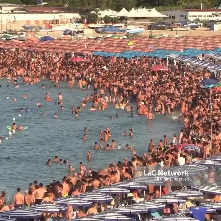 Soverato conquista i turisti: mare, eventi e prezzi accessibili, la Perla dello Ionio piace. «Qui siamo a casa»\n