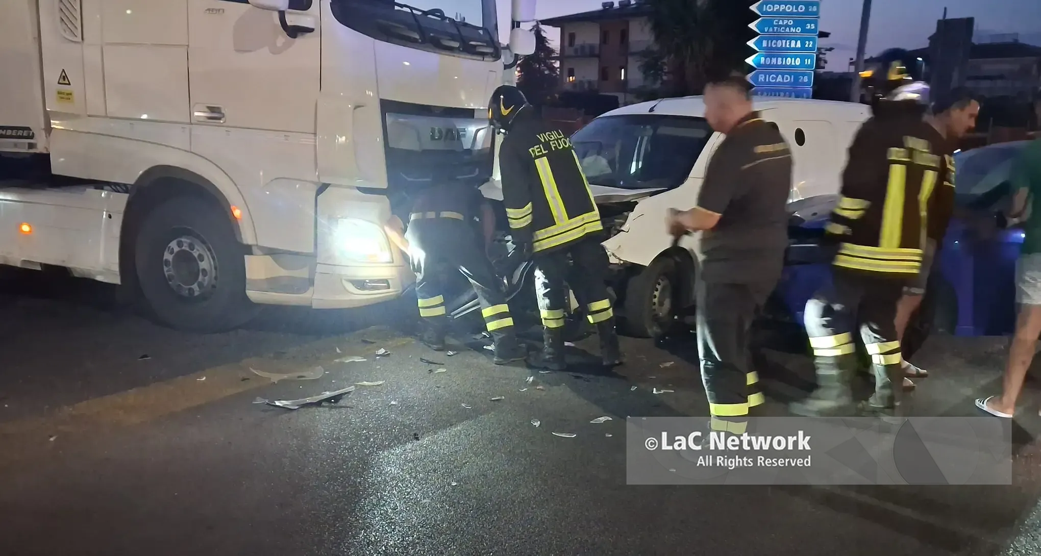 <p>Vibo, <span style=\"color:hsl(0, 75%, 60%);\">incidente stradale</span> allo svincolo in località Aeroporto: donna trasportata all’ospedale Jazzolino</p>