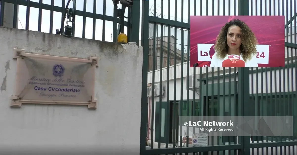 <p>Nel carcere Panzera di Reggio si soffoca: «In una stanza sovraffollata della sezione femminile il plexiglass impedisce il ricambio d’aria»</p>