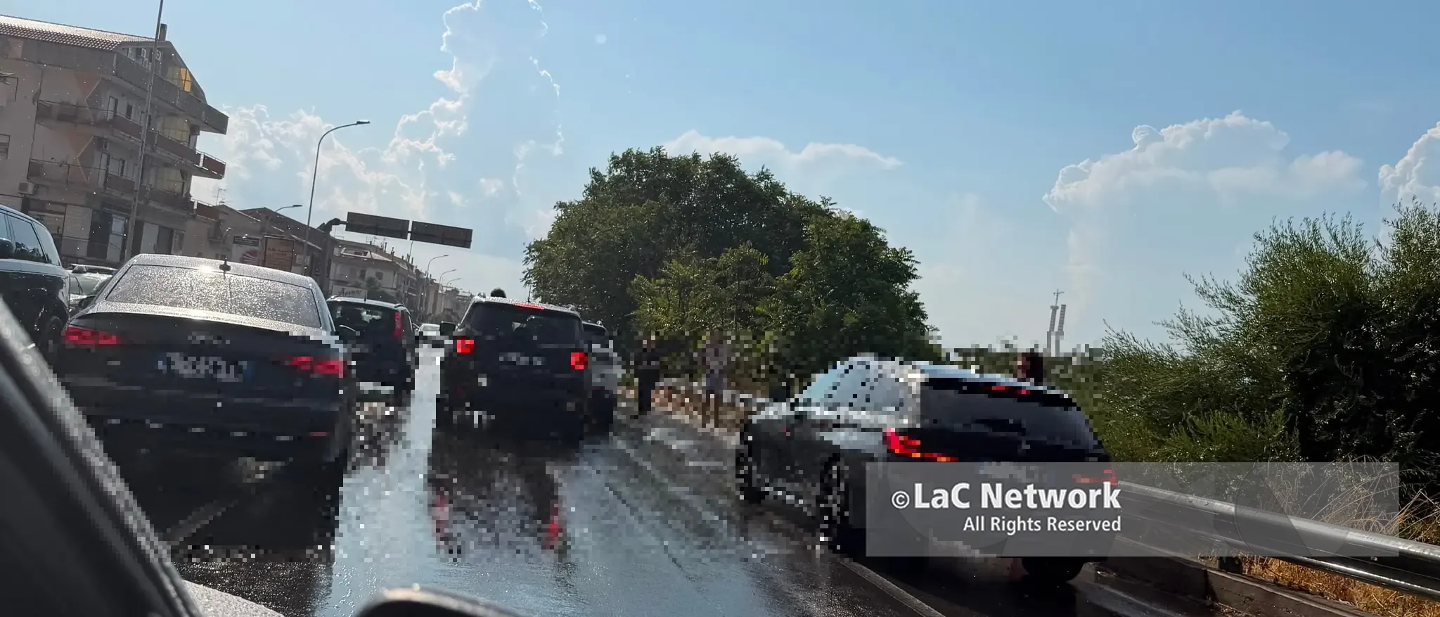 Tamponamento sulla Statale 106 a Rossano, coinvolti tre veicoli e traffico rallentato\n
