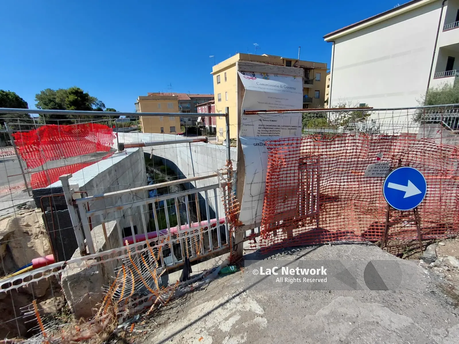 Fosso Cutura - La Badessa a Vibo Marina, il cantiere che doveva finire nel luglio 2025 è ancora fermo\n