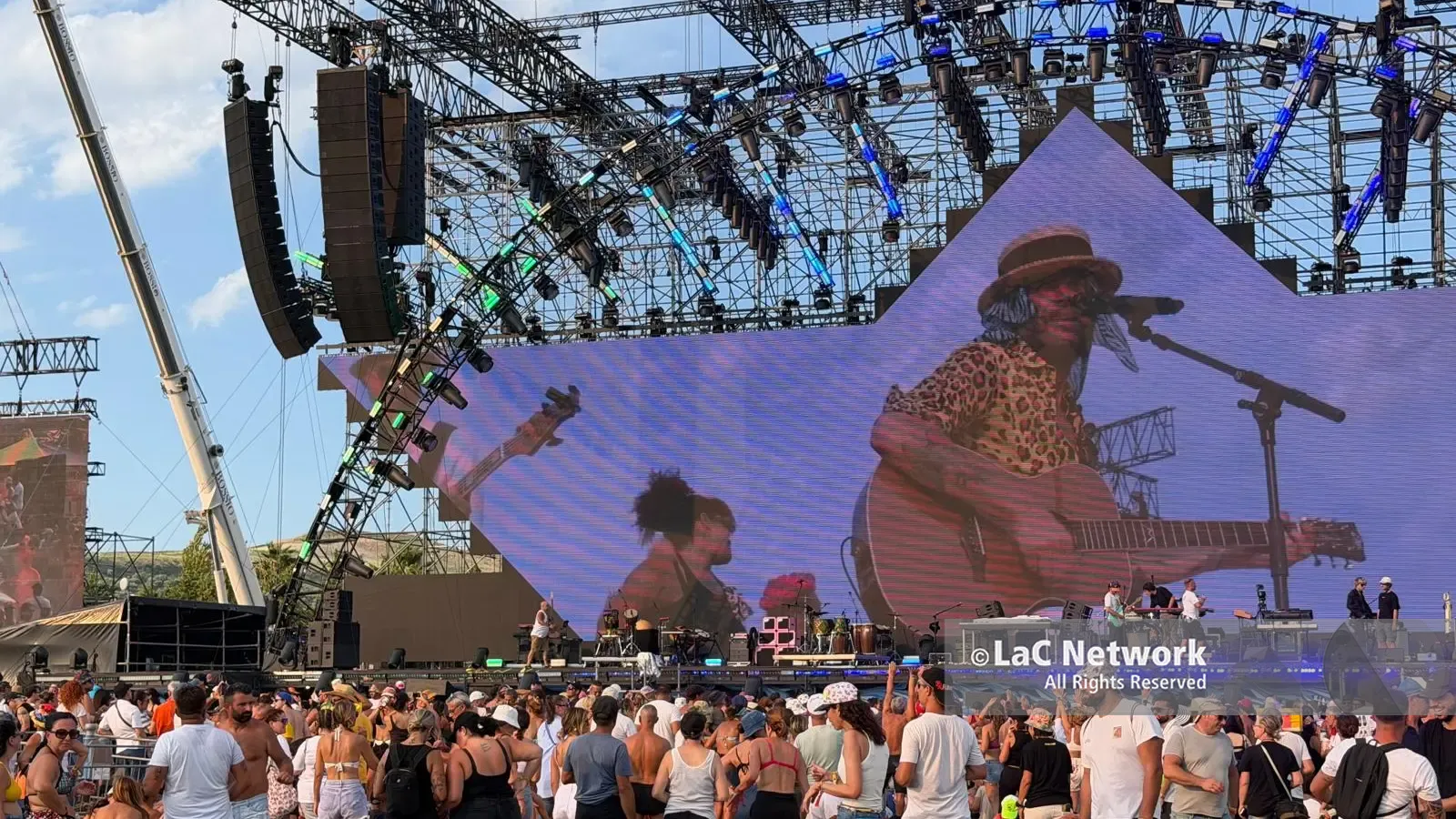 <p>Quasi 30mila persone a Catanzaro per <span style=\"color:hsl(0, 75%, 60%);\">Jovanotti</span>: la Calabria Music Arena si accende con il Jova Summer Party</p>