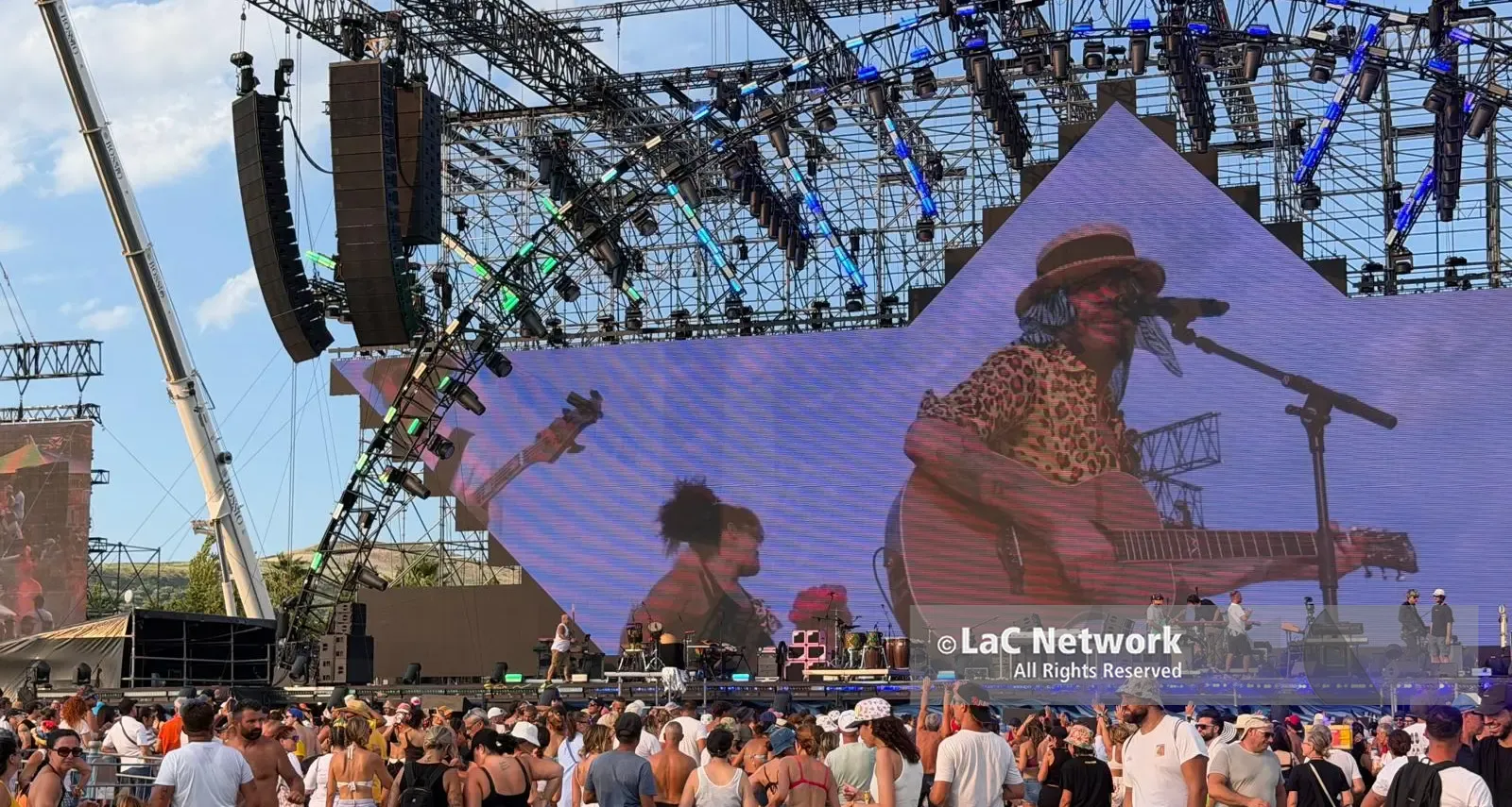 Quasi 30mila persone a Catanzaro per Jovanotti: la Calabria Music Arena si accende con il Jova Summer Party\n