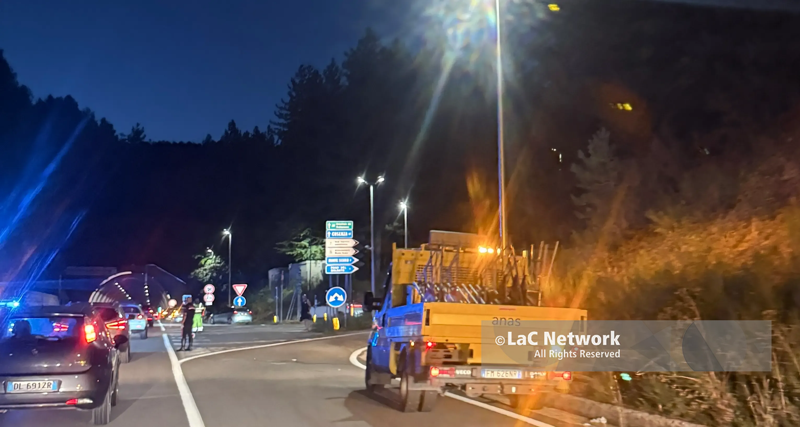 Violento incidente sulla Ss 107, due veicoli si scontrano all’altezza di Fago del Soldato\n\n\n