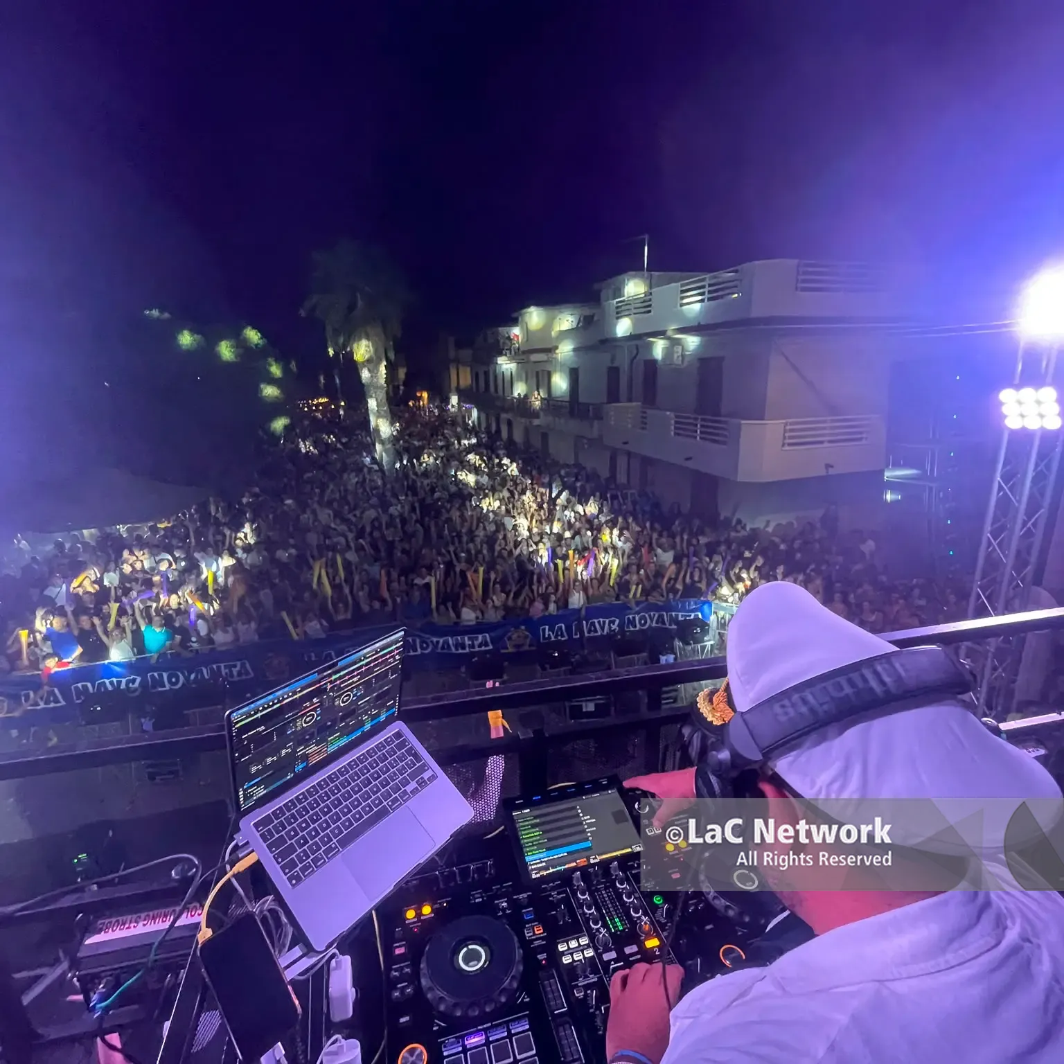 Condofuri balla con la Nave Novanta: lo show a due piani chiude col botto una festa patronale dei record\n