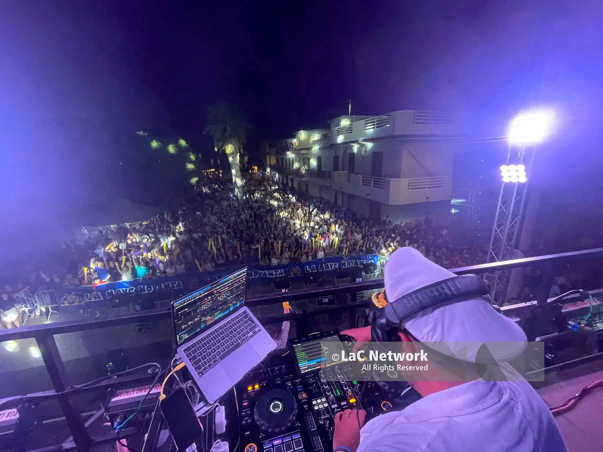 Condofuri balla con la Nave Novanta: lo show a due piani chiude col botto una festa patronale dei record\n