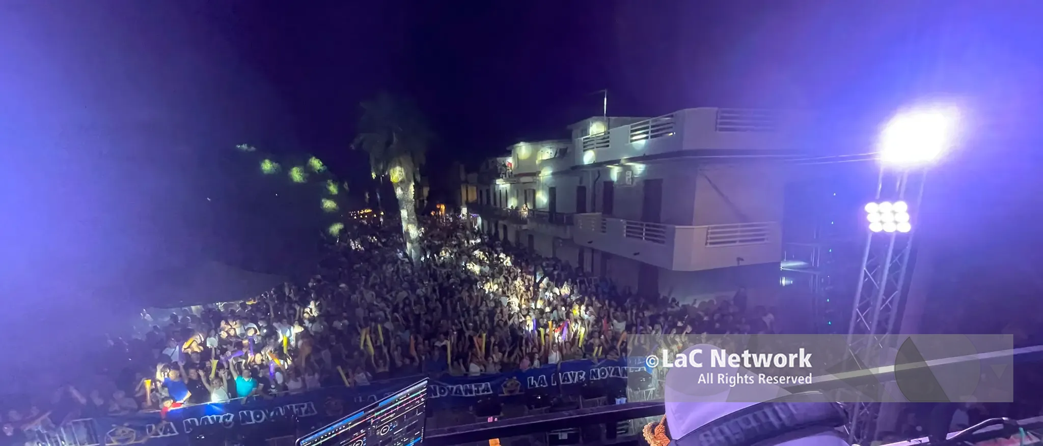 Condofuri balla con la Nave Novanta: lo show a due piani chiude col botto una festa patronale dei record\n