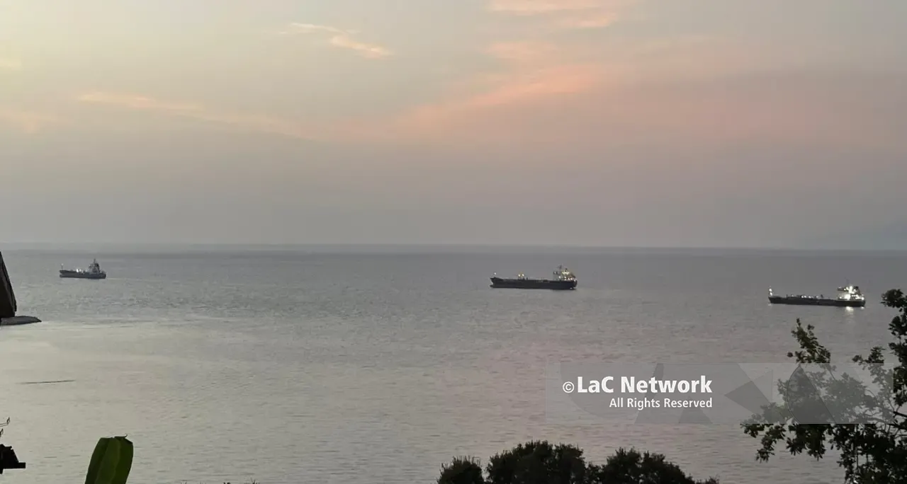 Petroliere in fila davanti al porto, il paradosso del Vibonese che rifornisce la Calabria ma i\u00A0carburanti alla\u00A0pompa sono tra i più cari\n