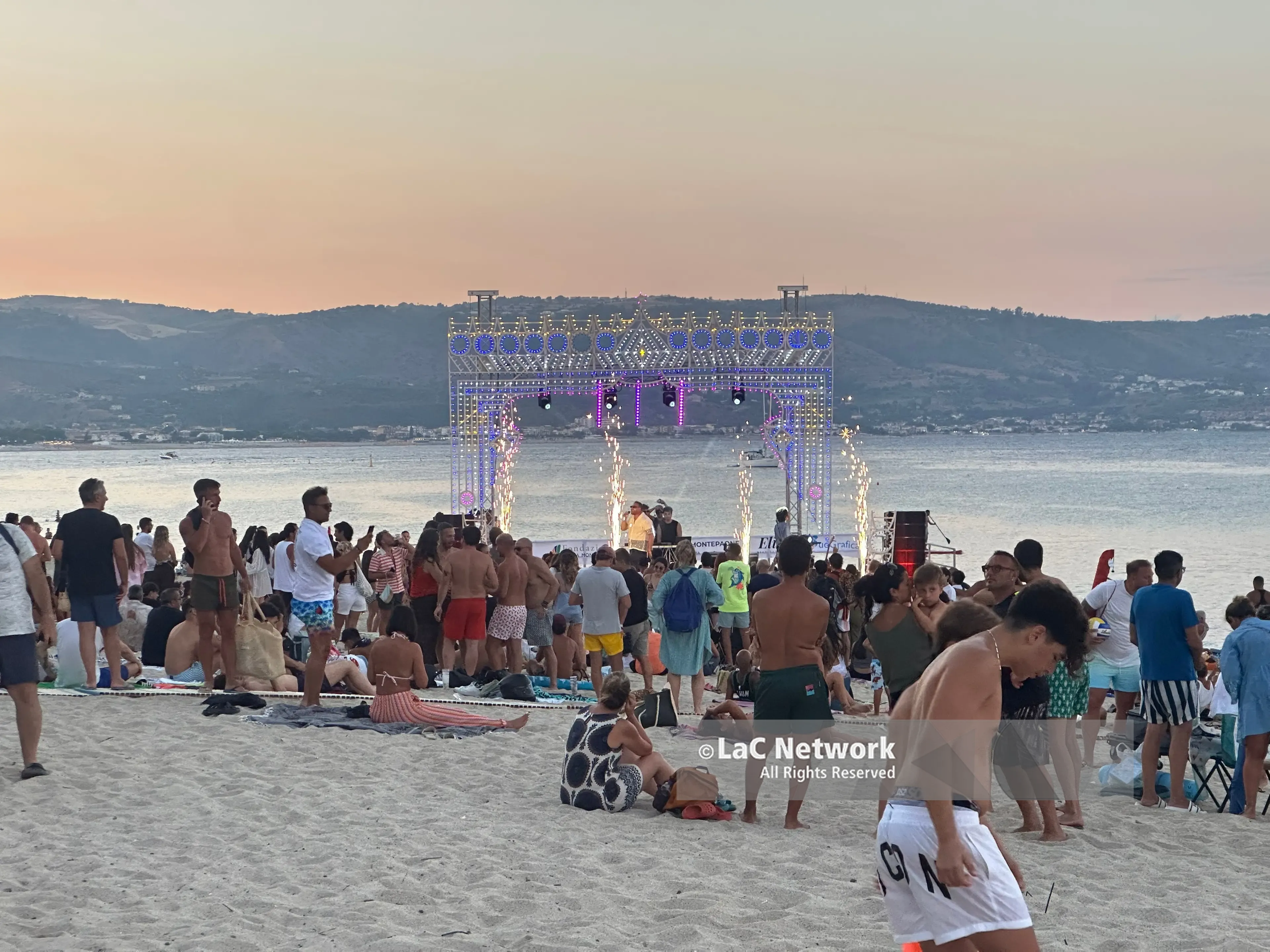 Soverato Sunset: la musica di Tatho in riva al mare tra successi vecchi e nuovi\n