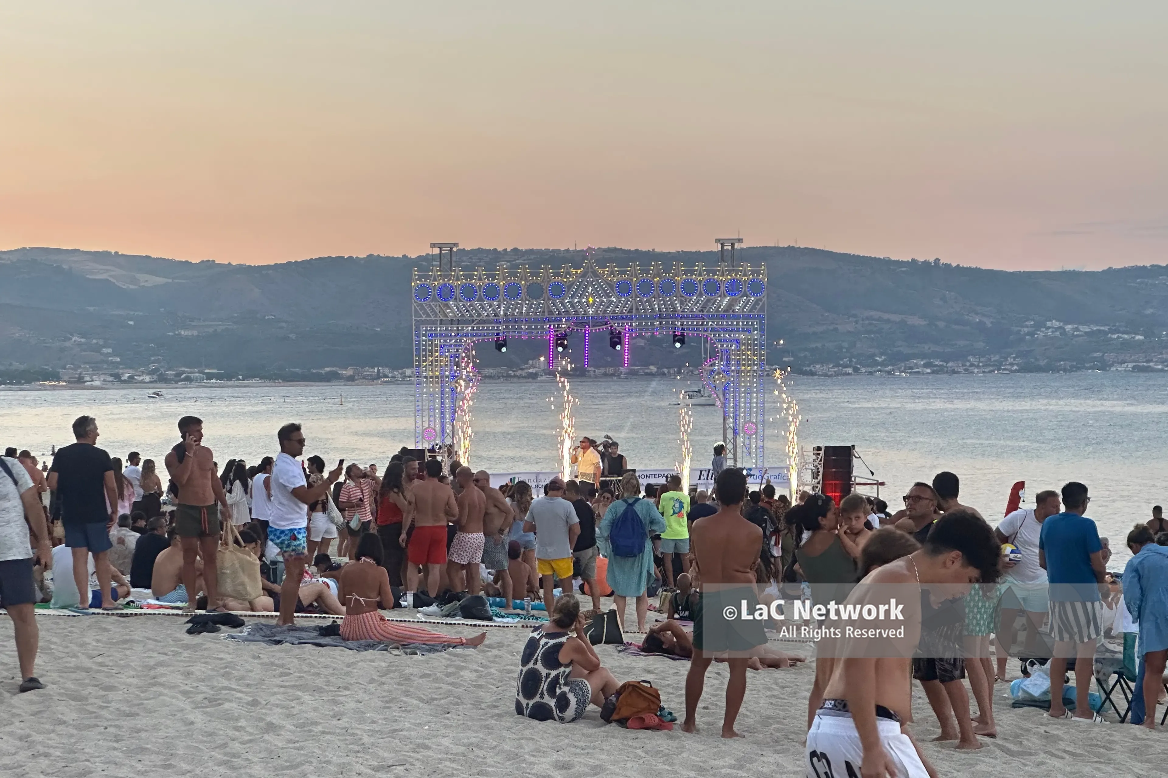 Soverato Sunset: la musica di Tatho in riva al mare tra successi vecchi e nuovi\n
