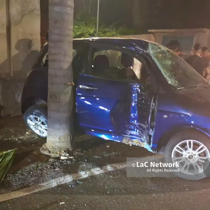 Incidente a Mileto, scontro tra due auto in pieno centro nella notte: 4 giovani coinvolti, 2 finiscono in ospedale\n