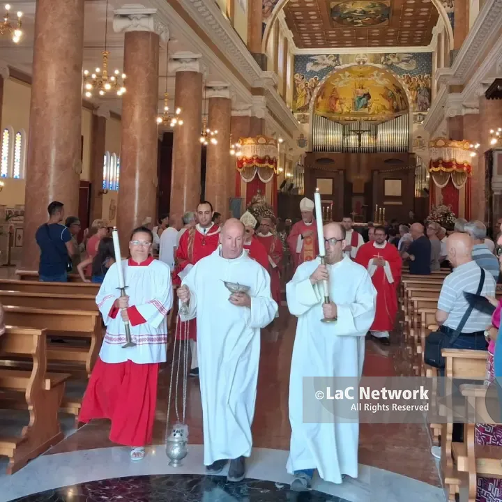 A Mileto\u00A0messa pontificale di San Fortunato,\u00A0in chiesa anche i proprietari del B&B dove è esplosa una bombola\u00A0di gas: «Siamo sconvolti»\n