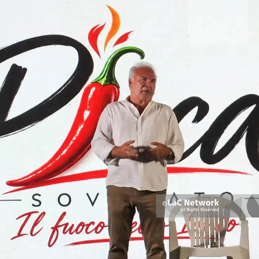Soverato celebra il peperoncino con Franco Neri tra gusto, salute e divertimento\u00A0\n