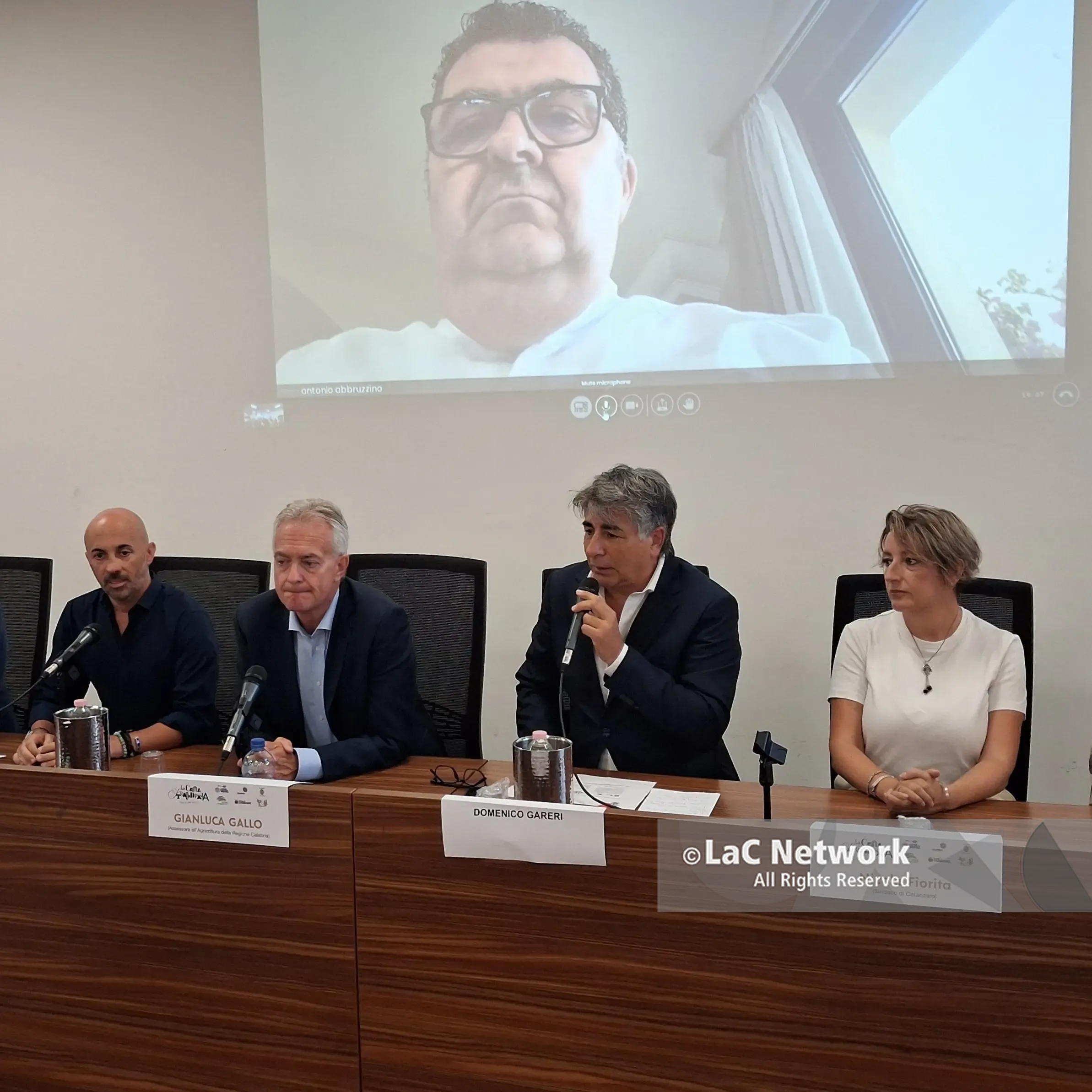 Torna la Cena straordinaria a Catanzaro,\u00A0mille commensali e una tavolata di 400 metri per costruire inclusione e lavoro\n