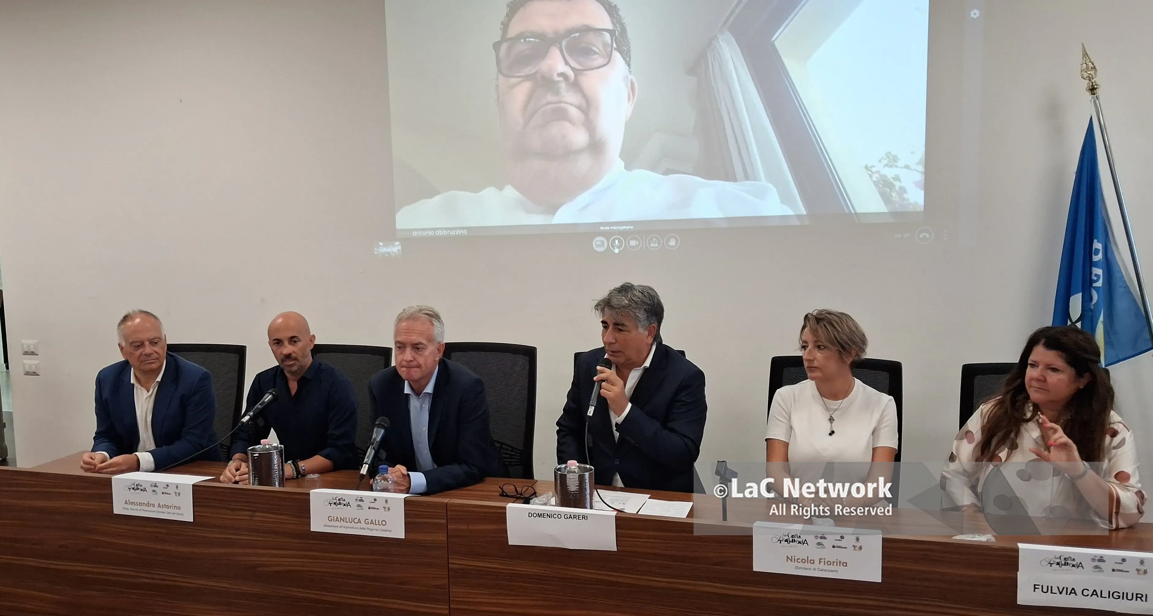 Torna la Cena straordinaria a Catanzaro,\u00A0mille commensali e una tavolata di 400 metri per costruire inclusione e lavoro\n