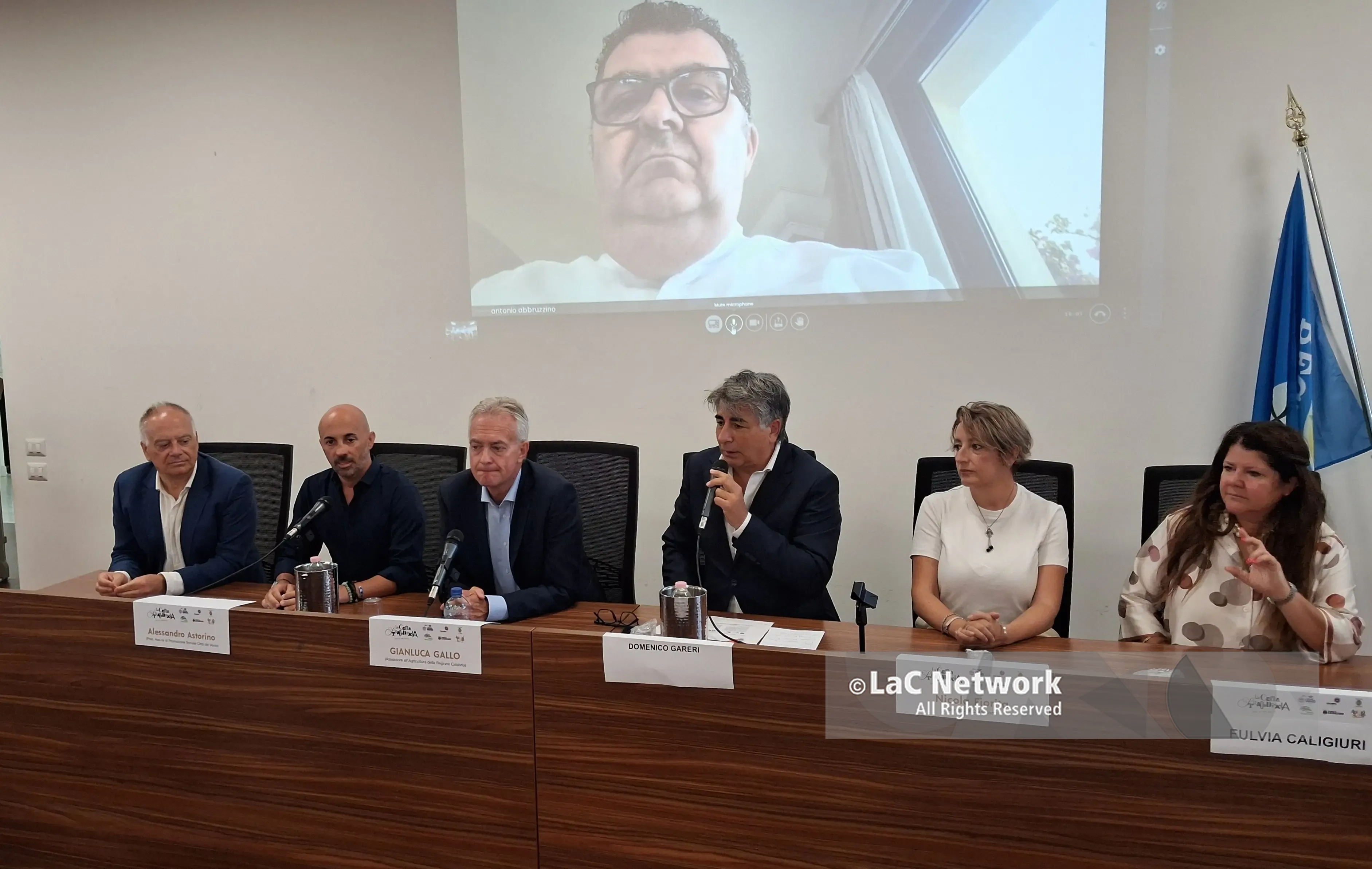 Torna la Cena straordinaria a Catanzaro,\u00A0mille commensali e una tavolata di 400 metri per costruire inclusione e lavoro\n