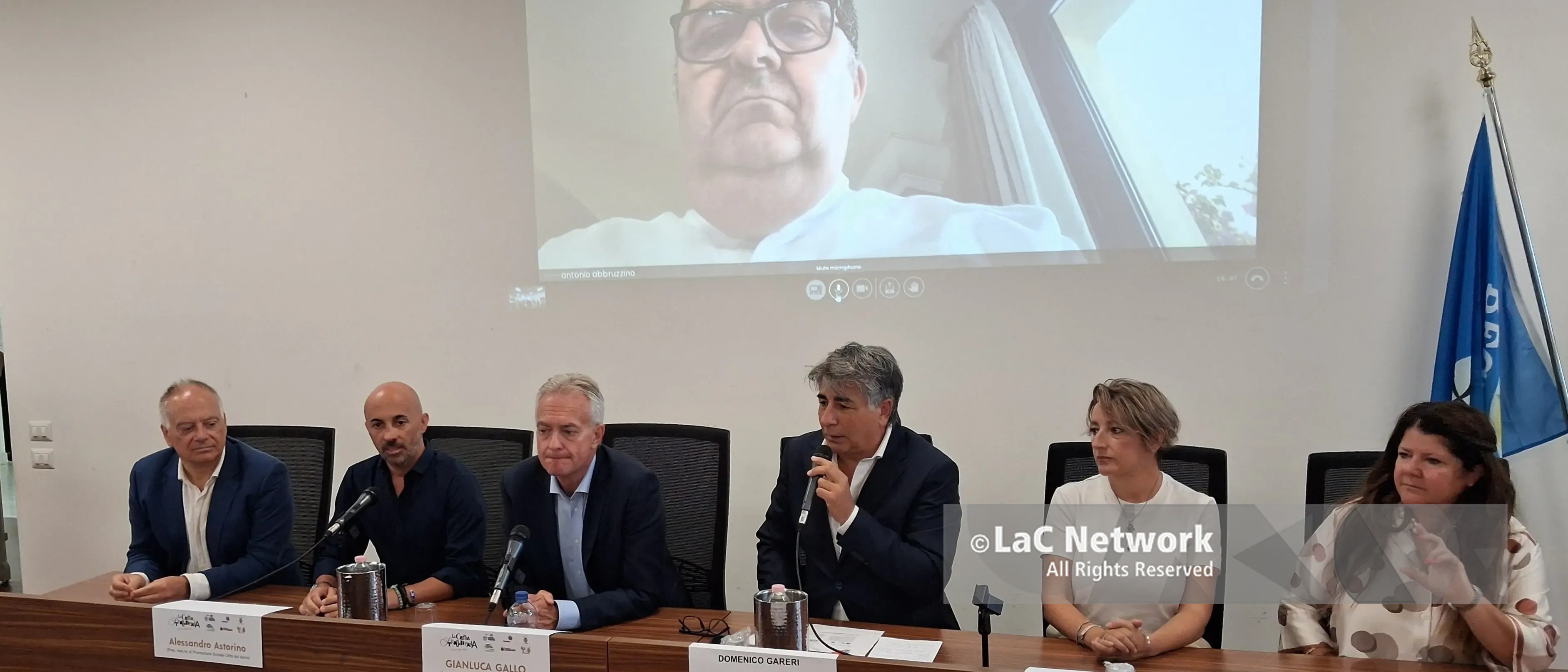 Torna la Cena straordinaria a Catanzaro,\u00A0mille commensali e una tavolata di 400 metri per costruire inclusione e lavoro\n