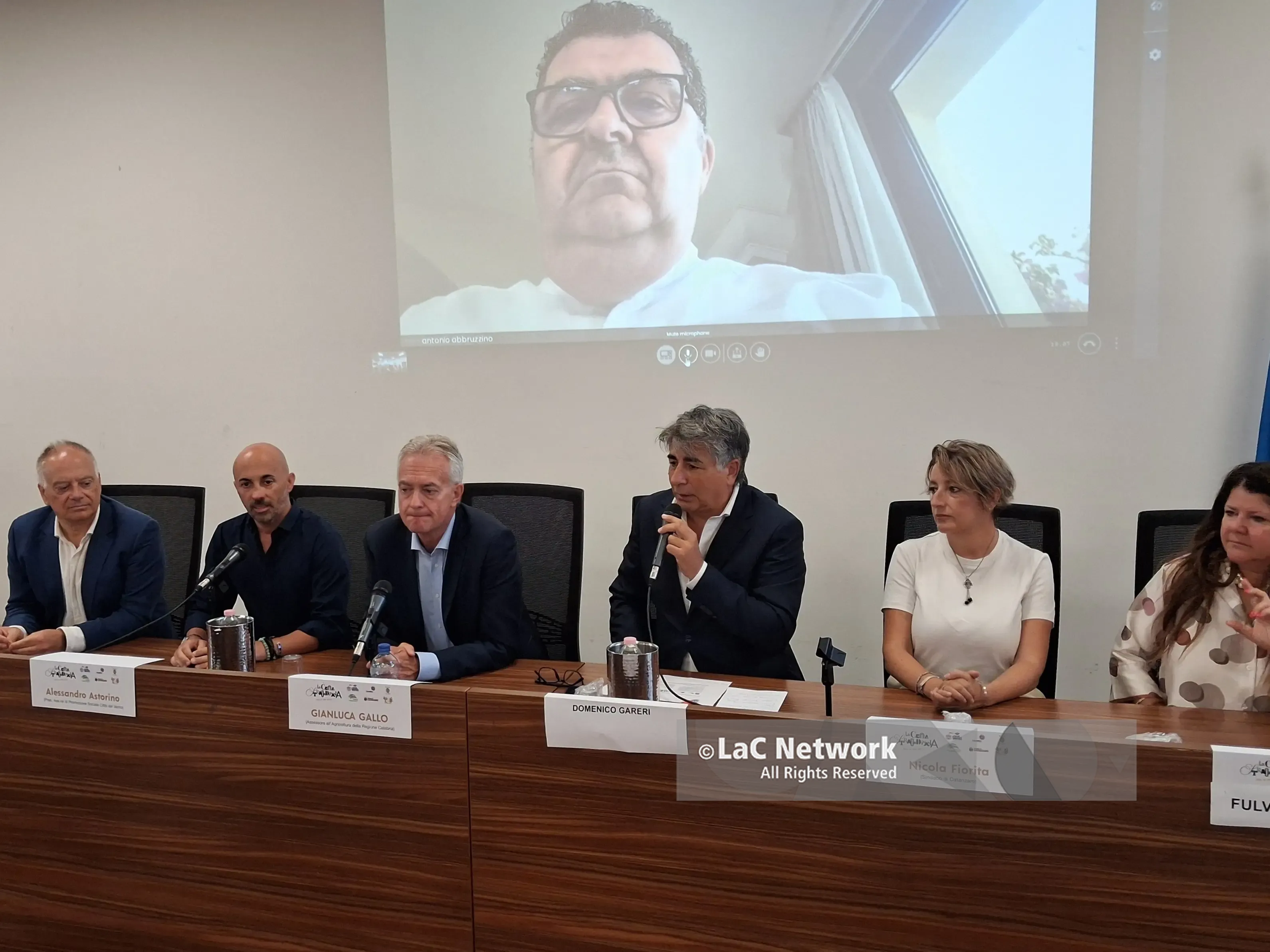 Torna la Cena straordinaria a Catanzaro, mille commensali e una tavolata di 400 metri per costruire inclusione e lavoro