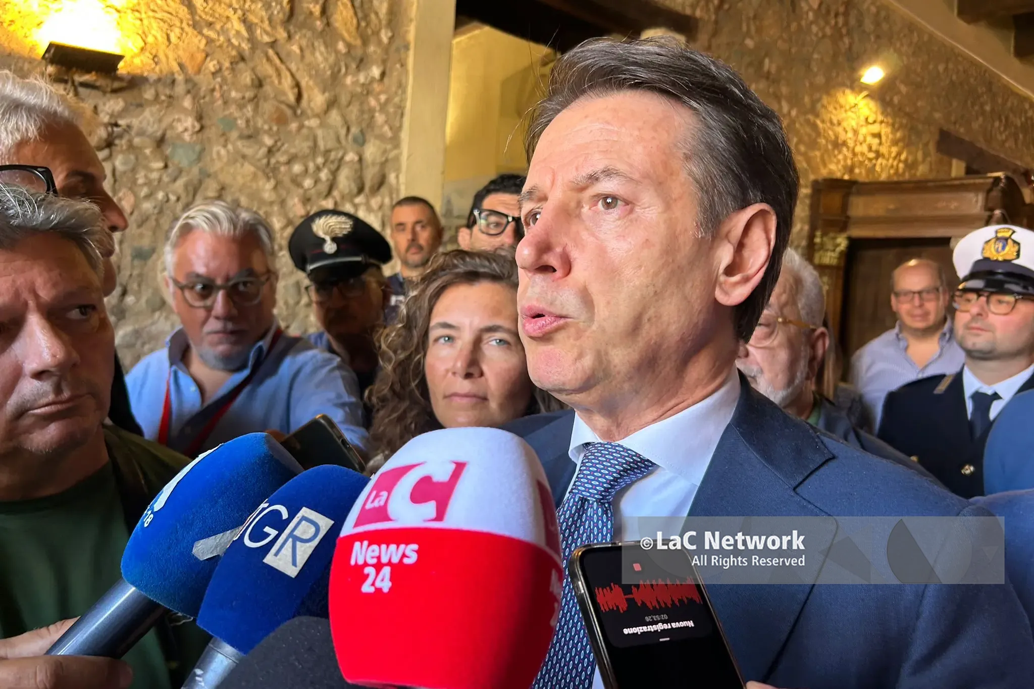 Giuseppe Conte in Calabria: «Meloni vada a casa. Vannacci? Aizza la gente con atteggiamenti razzisti»\n