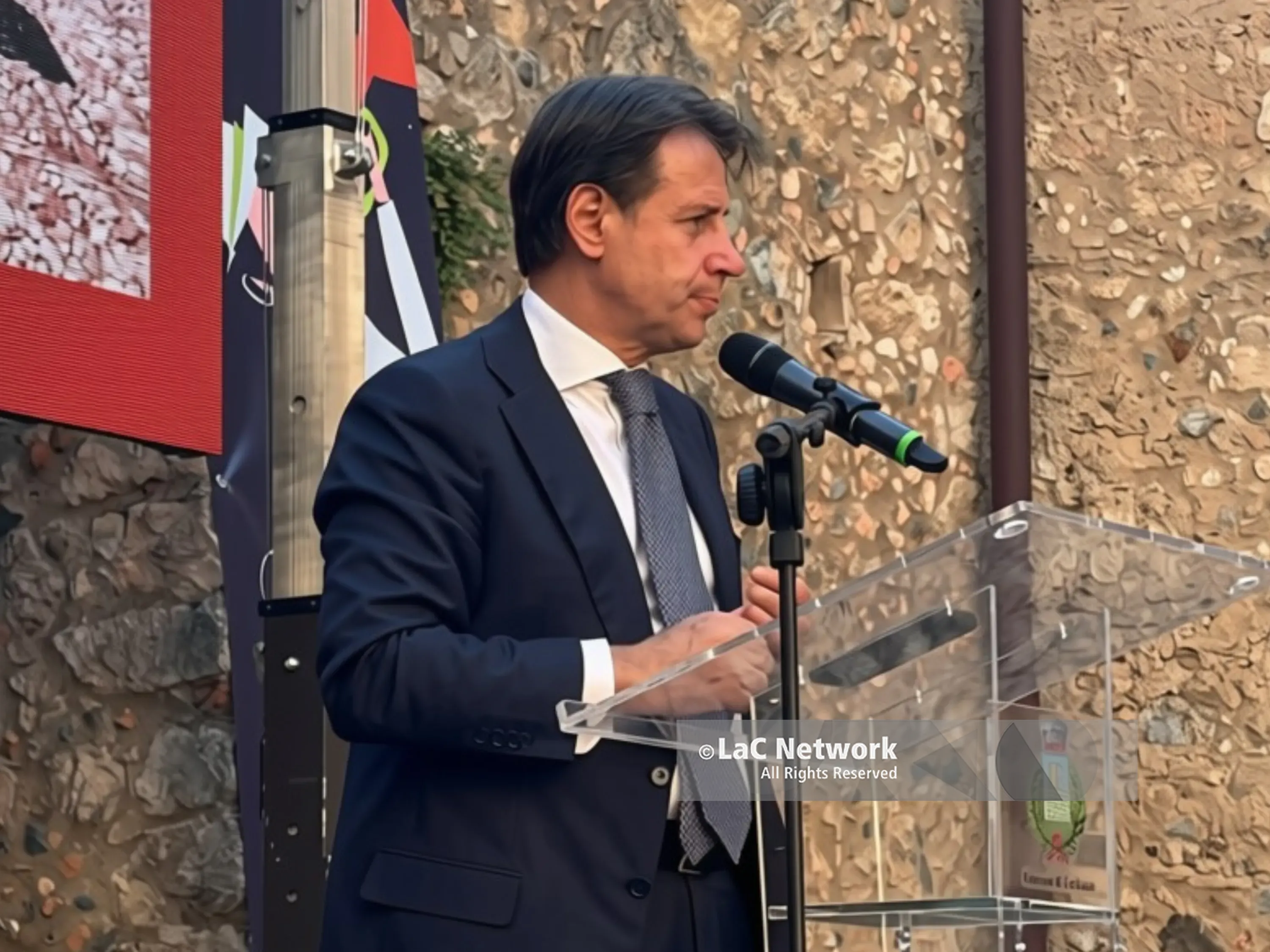 Conte da Cerisano attacca Meloni: «Vannacci è il figlio delle sue promesse tradite». E poi sul riarmo: «Pacifisti, non antimilitaristi»