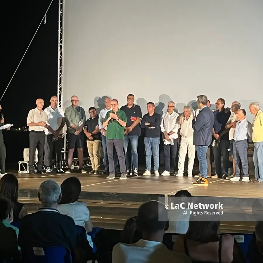 Emozioni neroarancio, Carlo Recalcati torna a Reggio Calabria per la proiezione del docufilm sulla sua vita “Per tutti Charly”\n