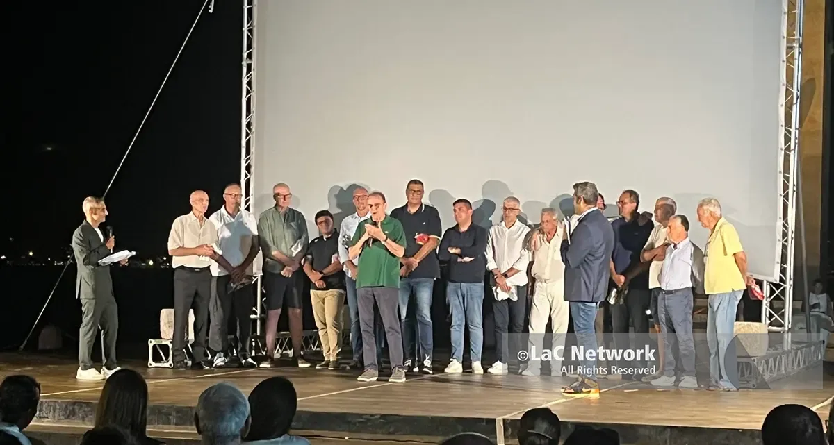 Emozioni neroarancio, Carlo Recalcati torna a Reggio Calabria per la proiezione del docufilm sulla sua vita “Per tutti Charly”\n