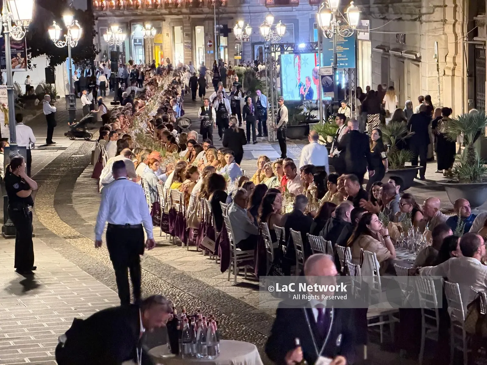 Catanzaro, il grande cuore della solidarietà: raccolti 25.000 euro\u00A0con \"La Cena Straordinaria\" per il progetto Pitta Pop\n