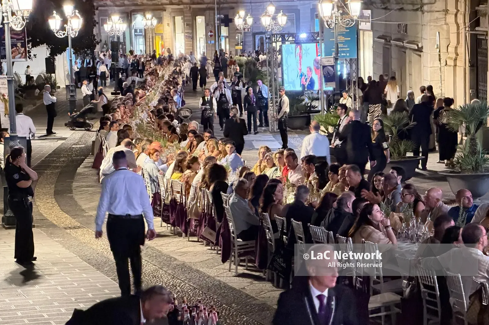 Catanzaro, il grande cuore della solidarietà: raccolti 25.000 euro\u00A0con \"La Cena Straordinaria\" per il progetto Pitta Pop\n