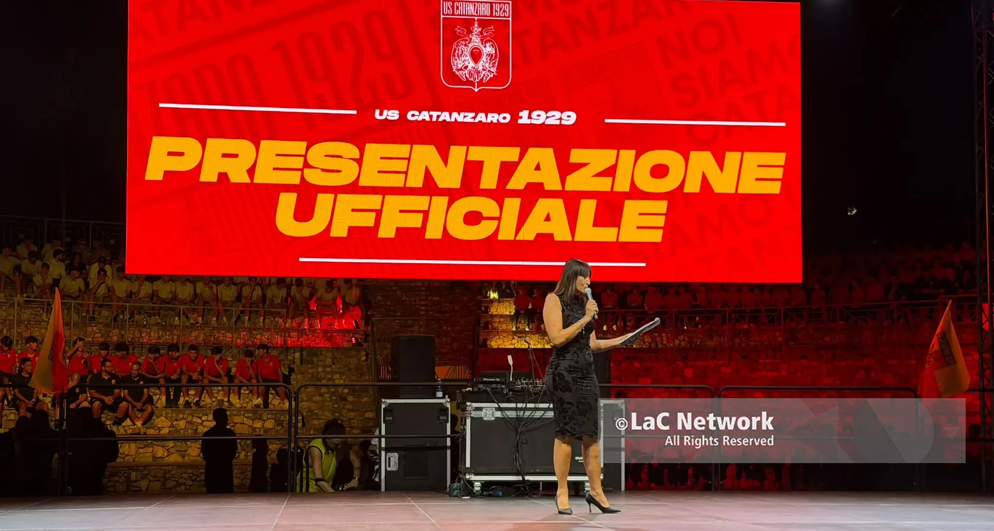 <p>Il Catanzaro si presenta, al Parco della Biodiversità è festa giallorossa: segui la <span style=\"color:hsl(0, 75%, 60%);\">DIRETTA </span>su LaC</p>