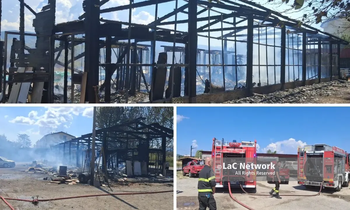 Rende, incendio distrugge un deposito a Settimo: danneggiati anche due veicoli parcheggiati | VIDEO\n