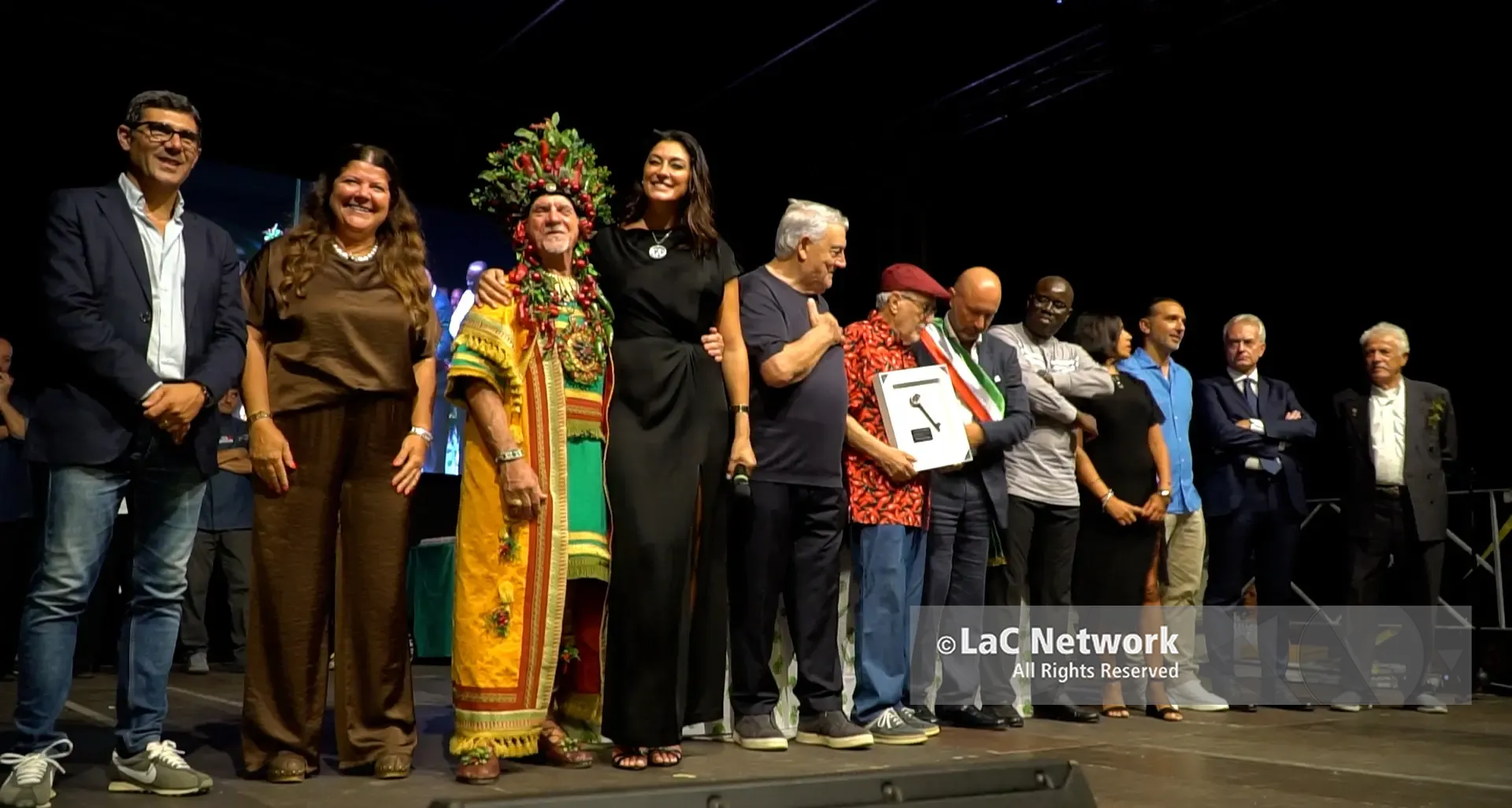 <p>Diamante<span style=\"color:hsl(0, 75%, 60%);\"> torna a tingersi di rosso</span>, Elisa Isoardi inaugura la 34esima edizione del Peperoncino Festival</p>
