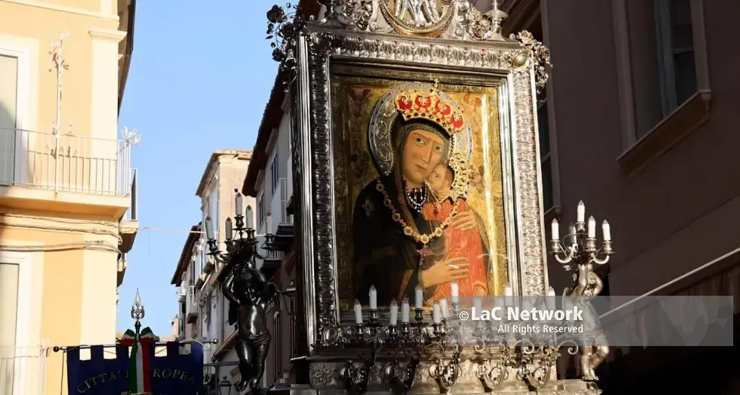 La festa della Madonna di Romania, a LaC Storie il racconto dell’icona venuta dal mare – Video\n