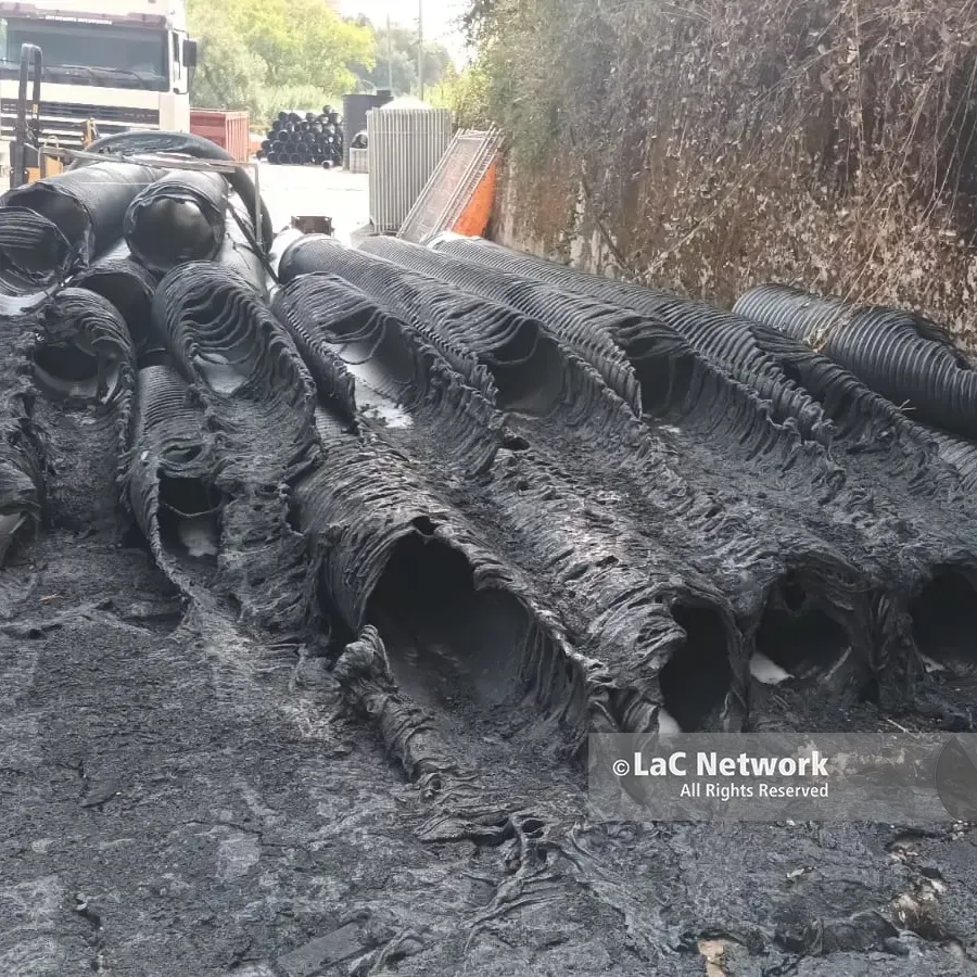 <p>Vibo, incendio nel cantiere del terminal bus: bruciano le tubazioni del progetto da 3 milioni di euro, indagini sulle cause</p>
